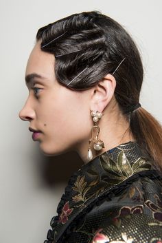 Erdem- HarpersBAZAARUK Short Cropped Hair, Trendy We Fryzurach, Vintage Hairstyle, Dressing Tips, Long Hair Trends, Crop Hair, Hair Arrange, Hair Help, Brittle Hair