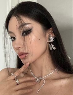 Dark Ethereal Makeup, Xiaohongshu Makeup, Badass Girl, Dark Eye Makeup, Chinese Makeup, Diy Lips, Black Makeup