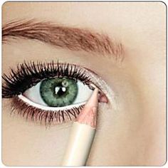 White Eyeliner Pencil, Witch Makeup, White Eyeliner, Makeup Hacks, Eye Make, Makati