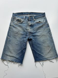 Mens/Ladies Levis Denim Short cut off Mid Stonewash Waist 31 inch Length 10 inch Vintage 1990s Made Denim 'Measurements are exact measurement of garmet' Due to the vintage nature of the product, stains or small marks can be apparent. Please check images Item in excellent Condition Vintage Faded Cutoff Jeans, Faded Vintage Jean Shorts, Vintage Relaxed Fit Short Length Jeans, Vintage Jean Shorts For Streetwear, Vintage Relaxed Fit Short Jeans, Vintage Washed Faded Jean Shorts, Faded Vintage Washed Jean Shorts, Vintage Cutoff Cotton Jeans, Vintage Faded Washed Jean Shorts