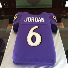 there is a cake made to look like a jersey