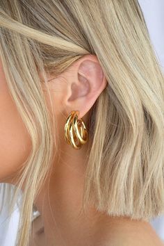 Large Gold Hoop Earrings, Triple Hoop Earrings, Geometric Hoop Earrings, Hoop Earrings Style, Gold Earrings For Women, Dress Denim, Big Hoop Earrings, Earring Trends, Conch Piercing