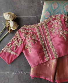 High Neck Blouse Maggam Work, High Neck Maggam Work Blouse Designs, Back High Neck Blouse Designs, High Neck Blouses, Saree Blouse Ideas, Blouse Designs High Neck, Maggam Work Blouse, Blouse Designs Catalogue