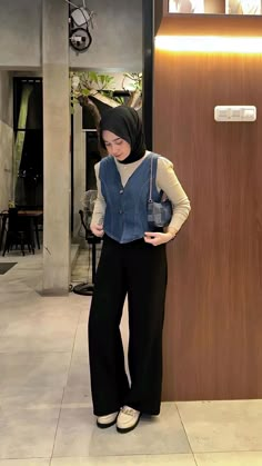 Ootd Jumpsuit Hijab Jeans, Outfit Ideas Hijab Simple, Jeans And Vest Outfit, Vest Outfits Hijab, Outfit Kuliah Hijab, Ootd Celana Jeans Biru, Hijab Outfit Jeans, Ootd Jeans Kulot Hijab, Ootd Kampus Hijab Simple