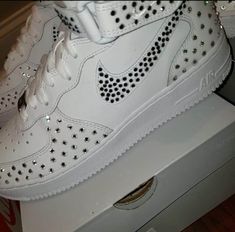 Size Tyle: Pre-school Air Force 1 Ideas, Customize Shoes, Rhinestone Sneakers, Concert Fit Ideas, Custom Nike Air Force, Nike Air Force One, Crystals Swarovski, Bling Crafts, Custom Boots