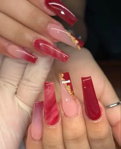 Red Pink And Gold Nails, Nails For Red Outfit, Red Acrylic Nails Coffin Designs, Baddie Nail Art Designs Long, Square Long Nails Ideas, Red Nail Designs Long, Red Nail Inspo Coffin, Acrylic Nails Inspo Baddie, Acrylic Nail Designs Long Square