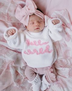 ✨ Hello World – the sweetest announcement sweater for your little one! 🍼💖 💙 Featured: Baby Blue/white “Hello World” Sweater 💗 Featured: White/Baby Pink “Hello World” Sweater 📷 | @littleandfern . . #BabyStyle #NewbornFashion #KnitwearLove #HelloWorldSweater #BabyEssentials #newborn #newbornphotography #babyknits #babyknitwear #babygirl #babyboy #babyannouncement #babycominghomeoutfit #babysweater #newmom #momtobe #pregnant #pregnancy #expectingmom #newparents #momlife #momblogger #momblogg... Newborn Fashion, Chunky Knit Jumper, Cute Bedroom Ideas, Baby Knitwear, Swaddle Wrap, Dream Baby, Hello World, Knitting Accessories, Baby Essentials