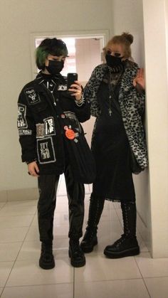 Masc Goth Outfits, Masc Goth, Goth Male, Alt People, Alt Fits, Skirt Looks, Male Style