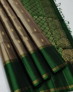 Green Mysore Silk Saree, Saree Reference, Saree Colors, Brocade Blouse Designs, Saree Kanchipuram, Kids Gold Jewelry, Kalamkari Dresses, Patch Work Blouse Designs, Short White Hair