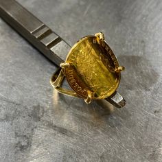 Métal : Or Jaune 750/1000 (18 carats). Pièce : Pièce 5 francs Napoléon. Poids total : 5 grammes. Tour de doigt : Notre atelier sur place nous permet d’ajuster la bague à n’importe quel taille. Poinçonné : ✔️ Gold Coin, Ring Sizer, Gold Coins, Pendant Bracelet, Vintage Bracelets, Signet Ring, Chains Jewelry, Vintage Earrings, Vintage Necklace