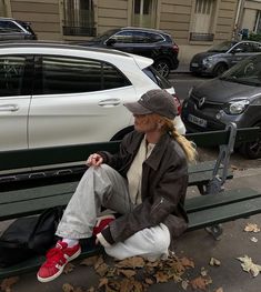 Outfit idea for fall.   By mathildenauta on instagram <3  Brown jacket  -  leather jacket - red shoes  -  red sneakers  - Adidas  -  Adidas campus 00s  -  adidas campus 00s red  -  cap outfit - autumn  - fall   --  veste marron  -  veste en cuir  -  baskets rouges  -  casquette  - tenue d'automne    #fashiontrends #outfitideas #adidas Red Sneakers Outfit, Outfit Campus, Disney Outfits Women, Adidas Outfit Shoes, Adidas Campus 00s, Cap Outfit, Stockholm Street Style, Early Fall Outfit, Adidas Campus