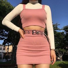 Tank Top Over Turtleneck Outfit, Tank Top Over Turtleneck, Top Over Turtleneck, Gold Outfits For Women, Gold Outfits, Mode Ulzzang, Turtleneck Outfit, K Fashion, Casual Tanks