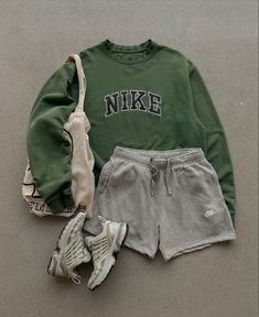 Outfits Ideas Comfy, Mens Clothing Styles Casual Summer, Men’s Outfits, Outfit Ideas For Boys, Outfit Ideas Colorful, Clothes To Buy, Green Clothes, Sneakers Outfit Casual, Fits Inspiration