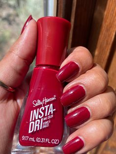 #cinnasnap#sallyhansen#sallyhanseninstadri#rednails#rednailpolish#nailpolish#nailpolishswatch#naturalnails#shortnails#nailpolish Nail Colors