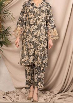 Pakistani Dresses Casual Summer, Velvet Pakistani Dress, Lace Designs On Suits, Simple Suits, Simple Suit, Design Kurta, Coord Sets, Lace Dress Design