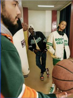 the basketball players are getting ready to play in the locker room for their team's next game