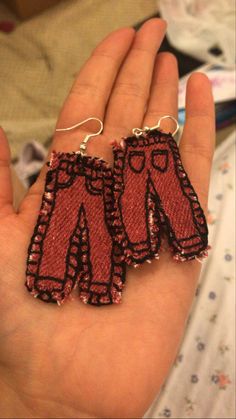 Hand embroidered earrings made from recycled vintage denim, very cute for any occasion! All pieces are hand made. Handmade Casual Cotton Jeans, Stitched Pants, Embroidered Earrings, Funky Jewelry, Handmade Jewelry Diy, 가을 패션, Mode Inspiration, Jewelry Projects, Piercing Jewelry