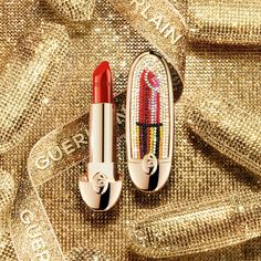 For the festive season, Violette, Guerlain Make-Up Creative Director, has been inspired by artist Shourouk Rhaiem’s rhinestone world to create the limited-edition Rouge G Embrasse-Moi! The jewel case is adorned in rhinestones and reveals an original design by Shourouk Rhaiem: a lipstick bullet with holographic reflections. Pair this exclusive jewel case with the Rouge G refill of your choice from a wide range of highly pigmented satin or velvet matte shades. Rouge G, Guerlain’s iconic jewel lipstick, has been reinvented in an ultra-care version paired with a wide range of highly pigmented, long-wearing shades available in a satin or velvet matte version. 89% skincare-based¹, its formula exclusively developed with natural-origin waxes includes a lily oleo extract with smoothing and regenera Kids Hamper, Guerlain Rouge G, Wella Color Fresh, Double Mirror, Lipstick Case, High Heel Boots Knee, Shoes Boots Ankle, Shopping Chanel, Makeup Gift