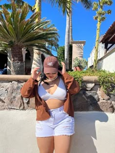 Beach Ootd Plus Size, Chubby Girl Beach Outfit, Beach Outfit For Chubby Ladies, Chubby Beach Outfit, Curvy Beach Outfits, Women Beach Outfits, Plus Size Posing, Ootd Poses