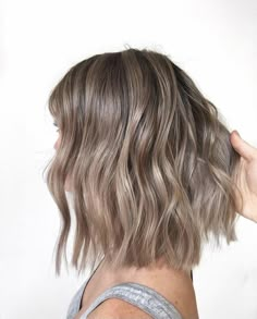 Beige Balyage Short Hair, Shoulder Length Hair Ash Blonde, Ashy Brown Bob, Medium To Short Length Haircut, Bronde Fall Hair, Short Ash Blonde Hair, Ash Brown Bob, Low Maintenance Bronde, Mushroom Bronde