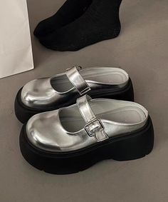 Fashionable Japanese Versatile Silver Platform Slide SandalsMade of:-Faux Leather Upper.-Rubber sole- cushioned insole.2.75"/7cm Platform Heel Platform Slide Sandals, Silver Platforms, Platform Design, Platform Slides, Platform Heel, Boho Stil, Ballerinas, Platform Heels, Slide Sandals