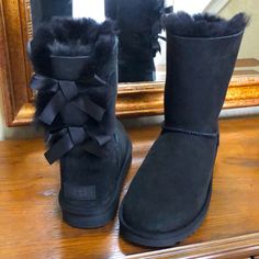 New Ugg Bailey Bow Ll Black Boots With Real Fur And Back Bows. Sheepskin Lining And Insoles. Cute! Nwot Sheepskin Boots With Rubber Sole And Round Toe, Black Bailey Bow Uggs, Winter Ugg, Uggs With Bows, Ugg Bailey Bow, Ugg Winter Boots, Black Ugg Boots, Bailey Bow Uggs, Bow Boots