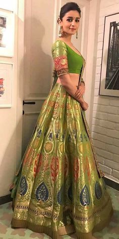 Cut one silk Saree to make this lovely lehanga Gold Lehenga, Indian Outfits Lehenga, Lehnga Dress, Bollywood Lehenga, Lehenga Blouse Designs, Salwar Designs, Bollywood Outfits, Half Saree Designs, Indian Gowns Dresses