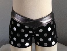 Black Shorts with Silver Polka Dots and Silver V-waist. Short Noir, Polka Dot Shorts, Black Polka Dot, Black Shorts, Clothing Items, Favorite Outfit, Polka Dot, Beauty Book, Art Collection