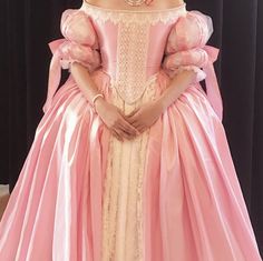 Victorian Outfits, Pretty Gowns, Gown Ideas, Drama Fashion, Dresses Aesthetic, Victorian Clothing, Mermaid Princess, Pink Dresses, Old Clothes