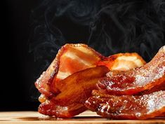 How To Cook Perfectly Crispy Bacon In The Microwave - Oola.com Unique Bacon Recipes, National Bacon Day, Sage And Onion Stuffing, Dirty Keto, Bacon Dishes, Food Keto, Beef Bacon, Candied Bacon