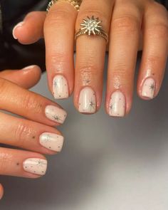 45 Trendy New Years Nail Designs 2024 for a Sparkling Celebration Biab Nails, Nye Nails, New Years Nail Designs, Nails Trend, Nagellack Trends, Builder Gel Nails, Short Gel Nails, Simple Gel Nails, Short Square Acrylic Nails