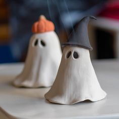 👻 Handmade Ceramic Ghost Incense Burner - Whimsical Halloween Decor and Unique Gift Idea 👻 ✨ Infuse Your Space with Playful Charm and Spooky Elegance ✨ Introducing our Handmade Ceramic Ghost Incense Burner, a delightful fusion of craftsmanship and Halloween spirit. Available in two enchanting variations, one featuring a witch hat atop the ghostly head, and the other adorned with a pumpkin crown, this incense burner adds a touch of magic to your space. 🎃 Two Unique Variations: Choose between our bewitching ghost with a witch hat or the adorable ghost crowned with a pumpkin. Each variation captures the essence of Halloween, allowing you to infuse your space with either spooky elegance or cute charm, depending on your preference. 🏡 Whimsical Home Decor: Elevate your home decor with a touc Ceramic House Candle Holder, Air Dry Clay Ghosts Diy, Slap Pottery, Clay Ideas Halloween, Pottery Ghost, Das Clay, Halloween Decor Diy, Ghost Candles, Boo Tiful