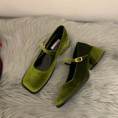 Velvet Mary Janes, Buying Shoes, Mode Shoes, Mary Jane Shoes Flat, Square Toe Shoes, Luxury Party, Jane Shoes, Mode Inspo, Bag Dress