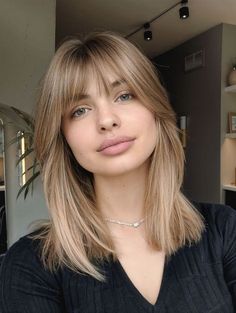 Winter Blonde, Haircuts With Bangs, Shoulder Length Hair, Shoulder Length, Pretty Face, Hair Hacks, Hair Goals, Cute Hairstyles