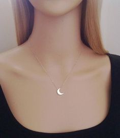 Thumbprint Jewelry, Cresent Moon Necklace, Silver Moon Necklace, Dainty Jewelry Necklace, Womens Jewelry Trends, Silver Necklace Simple, Moon Necklace Silver, Gold Jewelry Necklace, Minimal Jewelry