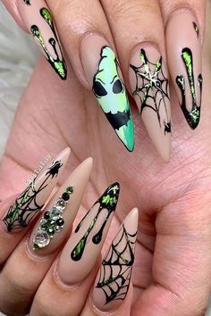 Halloween Stiletto, Skull Nail Designs, Night Nails, Nail Design Glitter, Kutek Disney, Skull Nails