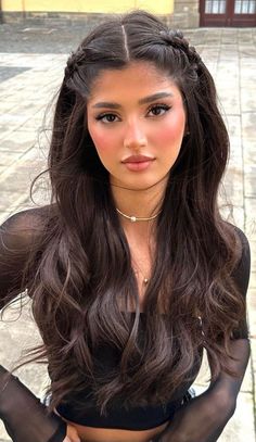 Chique Outfits, Long Dark Hair, Hairdo For Long Hair, Hair Stylist Life, Aesthetic Hair, Trendy Hairstyles, Dark Hair, Pretty Hairstyles