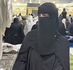 Niqab Fashion Abayas, Saudi Niqab, Niqabi Fashion, Qatar Fashion, Niqabi Girl, Islamic Modest Fashion, Islam Marriage, Niqab Fashion, Simple Hijab