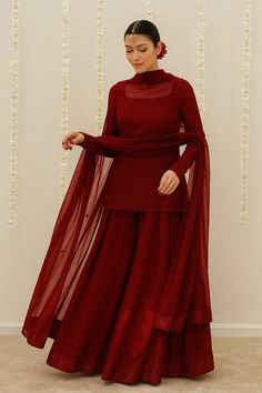 😍#fashion #fashionista #fashionable #dresses #dressing #asianink #eastern Skirt Kameez, Burgundy Sharara, Red Dress Ideas Outfit, Flared Sharara, Red Ethnic Wear, Designer Indian Outfits, Eid Dress Inspo, Modest Desi Outfits, Plain Dress Designs Pakistani