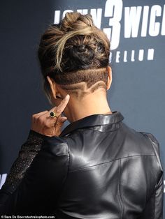 Female Undercut, Undercut Natural Hair, John Wick 3, Undercut Hair Designs, Undercut Hair, Undercut Hairstyles Women, Undercut Long Hair, Undercut Designs, Shaved Side Hairstyles