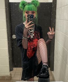 Goth Outfits And Makeup, Dark Alternative Fashion, Alternative Outfits Punk, Goth Street Fashion, Killstar Outfit, Casual Punk Outfits, Otaku Fashion, Alternative Fashion Punk, Classic Goth