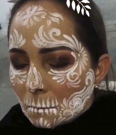 Sugar Skull Face Paint, Muertos Makeup, Skull Face Paint, Sugar Skull Face, Halloween Art Projects, Dead Makeup, Halloween Makeup Pretty, Cool Halloween Makeup