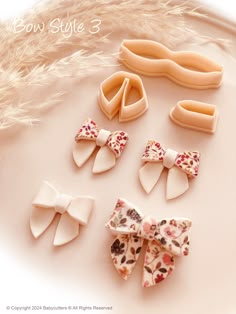 Hello,These cutters are pre-order, they are made to be used for polymer clay. Measurement are approximate and by height. Bead is not included and is an example of style.The measurement is for the Ribbon which is approximate 20mm.You will receive 3 cutters for each bow set you choose. Just want to make you aware that the colours of the cutter you receive will vary from pink, peach, purple or other pastel colours. Polymer Clay Bow Earrings, Useful Polymer Clay Projects, Polymer Clay Projects Ideas, Clay Christmas Decorations, Polymer Clay Jewellery, Bow Style, Clay Diy Projects