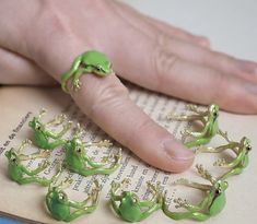 Roach Holder Ring, Frog Rings, Frog Ring, Weird Jewelry, Tanah Liat, Daily Jewelry, Funky Jewelry, Cheap Gifts, Cute Frogs