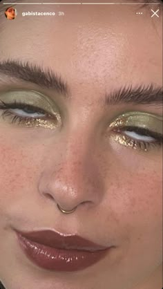 maquiagem verde indiecore sardas fake inspo Cute Makeup Looks, Gorgeous Makeup, Makeup Eyeliner, Cute Makeup, Aesthetic Makeup