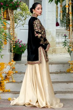 Neda – Sania Maskatiya International Dhaka Pajama, Sania Maskatiya, Black Velvet Shorts, Embroidered Birds, Pakistani Suit, Bride And Groom Outfit, Velvet Shorts, Pakistani Bridal Dresses, Designer Dresses Casual