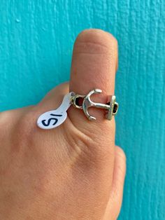 Alloy metal finger ring that is antique silver, this ring has a cute anchor design and it is a size 8. Anchor Rings, Shark Tooth Necklace, Anchor Design, Tooth Necklace, Jacksonville Fl, Finger Ring, Last Minute Gifts, Gold Plated Jewelry, Jewelry Plate