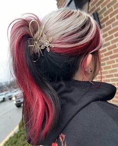 Hair Dye Ideas Medium Length, Hair Styles Dyed, Mental Break, Dye Ideas, Dyed Hair Inspiration, Hair Dye Ideas, Punk Hair, Pretty Hair Color, Hairstyle Inspo