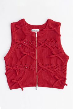 Sequins Top Outfit, Carrie Bradshaw Outfits, Ibiza Outfits, Knit Structure, Knitting Machine Patterns, Red Crochet, Handmade Knitwear, Red Vest, Italy Outfits