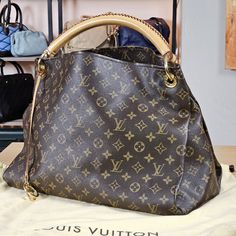 Louis Vuitton Artsy Mm 100% Guaranteed Authentic * Measures: 16.1 X 12.6 X 8.7 Inches * Monogram Coated Canvas * Natural Vachetta Cowhide Leather Trim * Microfiber Lining * Gold-Color Hardware * Large Inside Zipped Pocket * 6 Inside Flat Pockets (3 On Each Side) * Keybell With Key Ring And Hook * 4 Protective Bottom Studs * Single Braided Leather Handle * Pre Owned Great Condition * Minor Spot Marks On Handle * Interior Is Clean, Pocket Has Pen Ink Marks * 8/10 Overall Condition Louis Vuitton Artsy Mm, Louis Vuitton Artsy, Lv Purse, Monogram Tote, Pen Ink, Custom Bags, Lv Bag, Braided Leather, Bag Shoulder